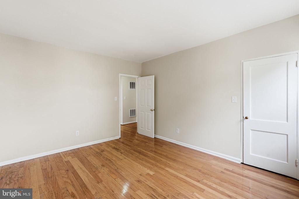 1235 16TH STREET NE