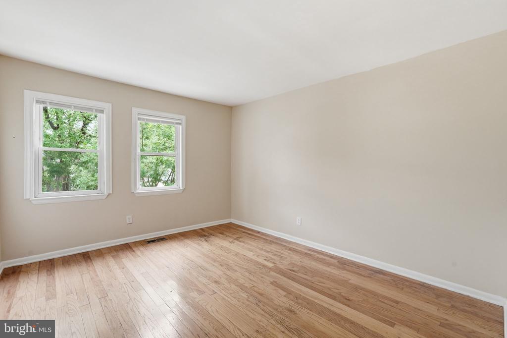 1235 16TH STREET NE