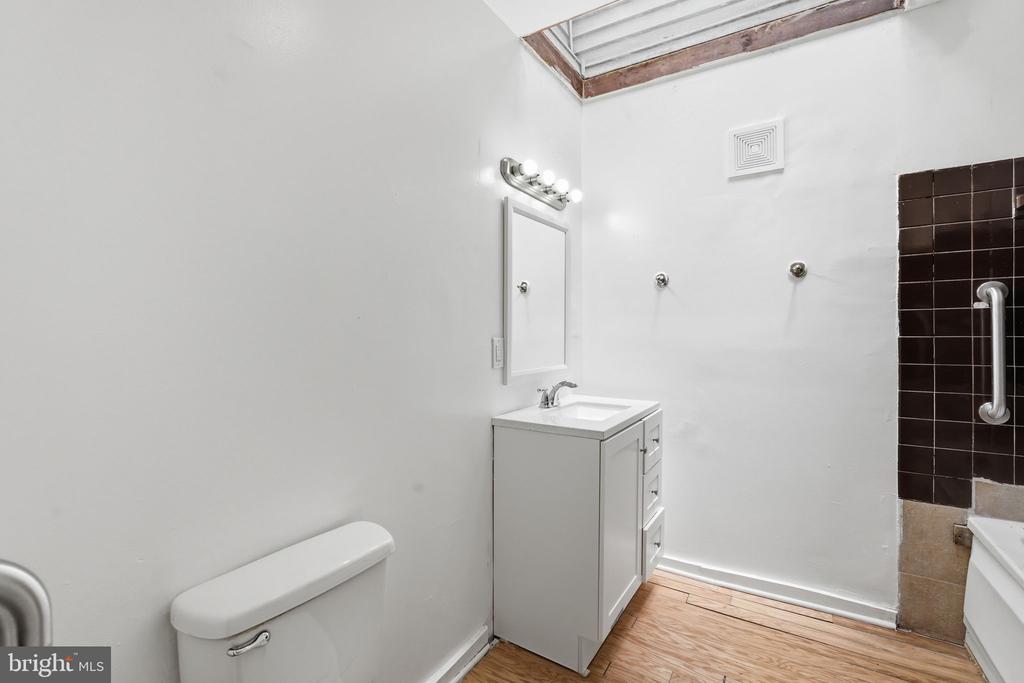 1235 16TH STREET NE