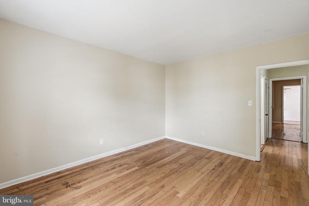 1235 16TH STREET NE