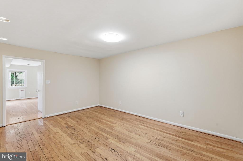1235 16TH STREET NE