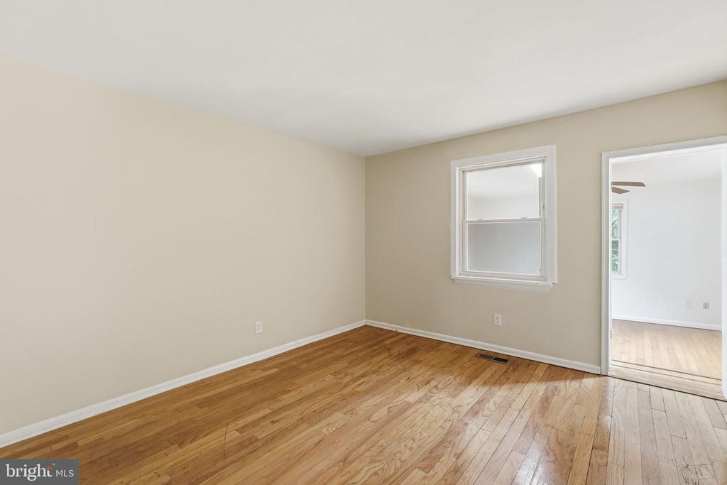 1235 16TH STREET NE