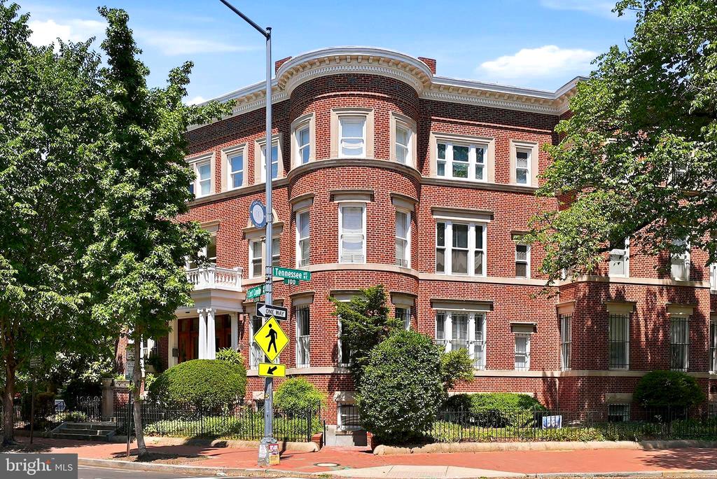 1200 EAST CAPITOL STREET NE 1