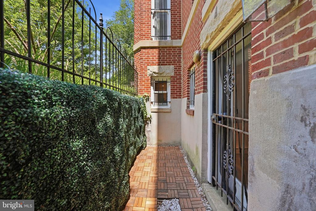 1200 EAST CAPITOL STREET NE 1