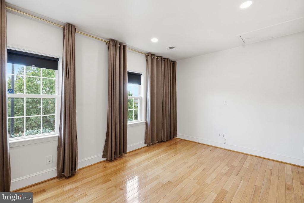 708 I STREET SE