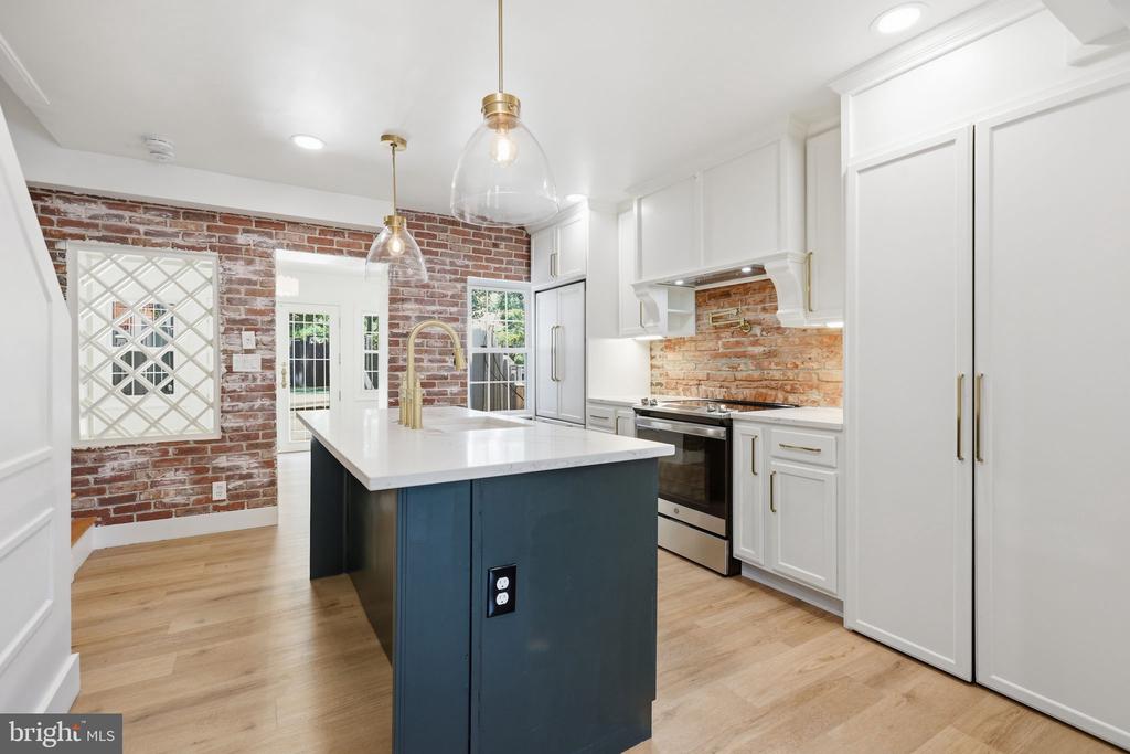 708 I STREET SE