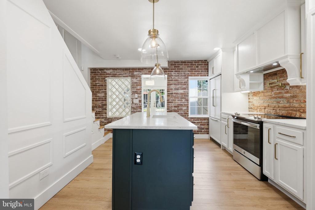 708 I STREET SE