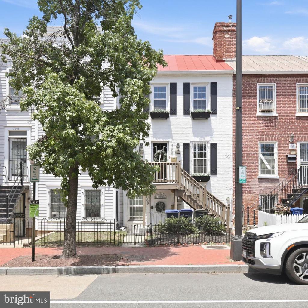 708 I STREET SE