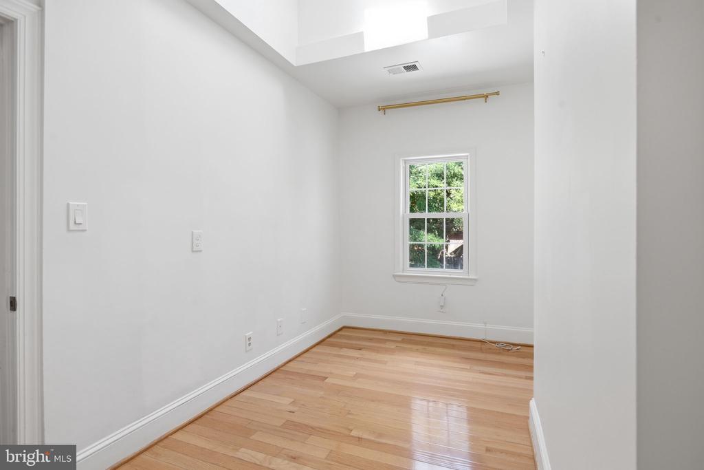 708 I STREET SE