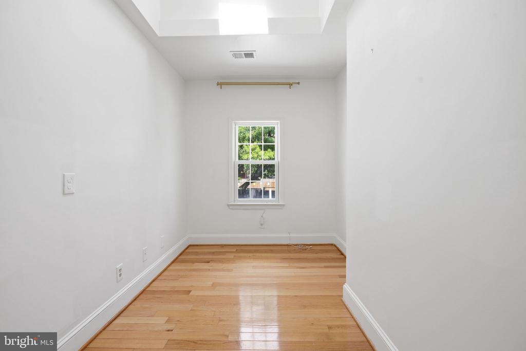 708 I STREET SE