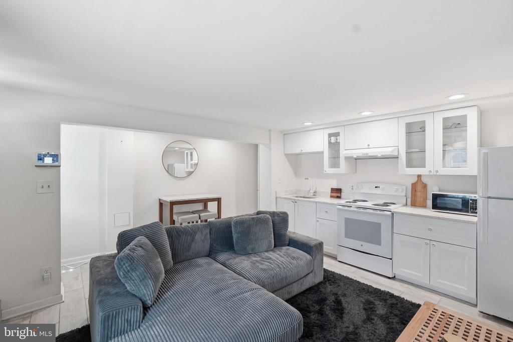 708 I STREET SE Unit: B
