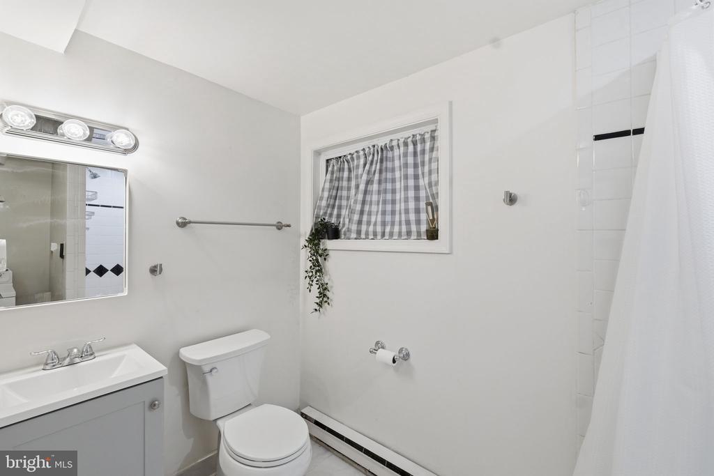 708 I STREET SE Unit: B