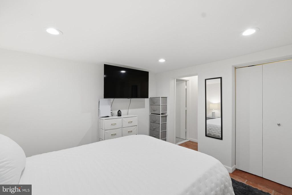 708 I STREET SE Unit: B