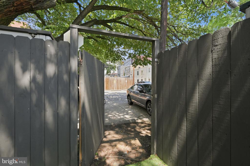 708 I STREET SE Unit: B