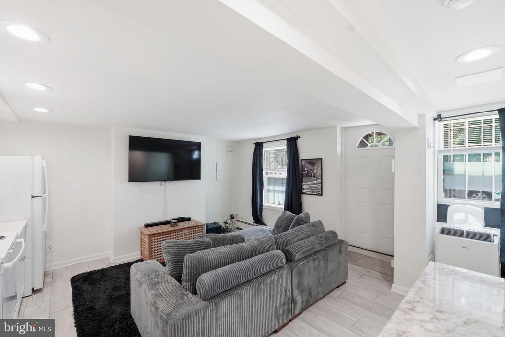 708 I STREET SE Unit: B