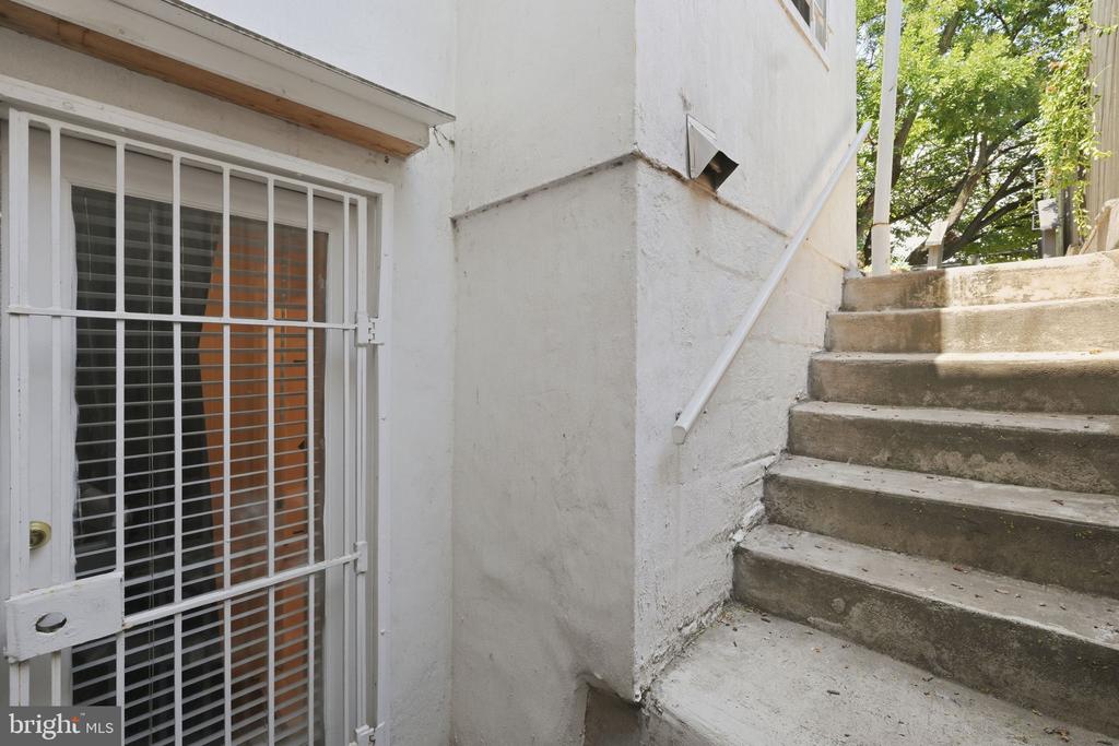 708 I STREET SE Unit: B