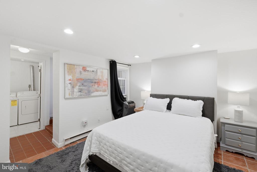 708 I STREET SE Unit: B