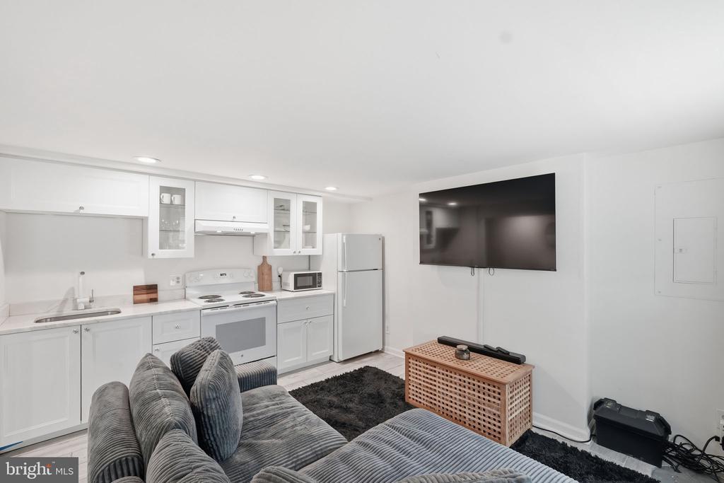 708 I STREET SE Unit: B