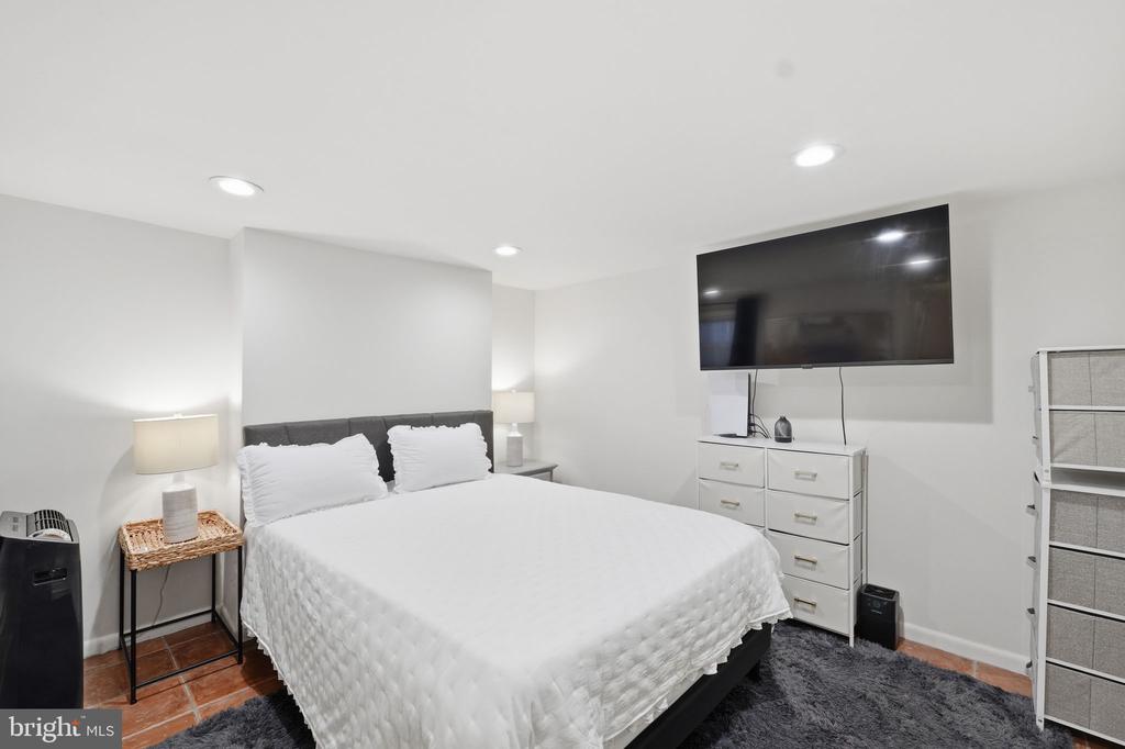 708 I STREET SE Unit: B