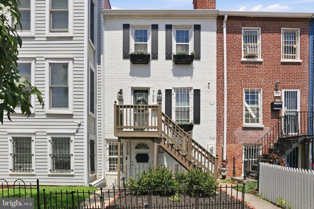 708 I STREET SE Unit: B