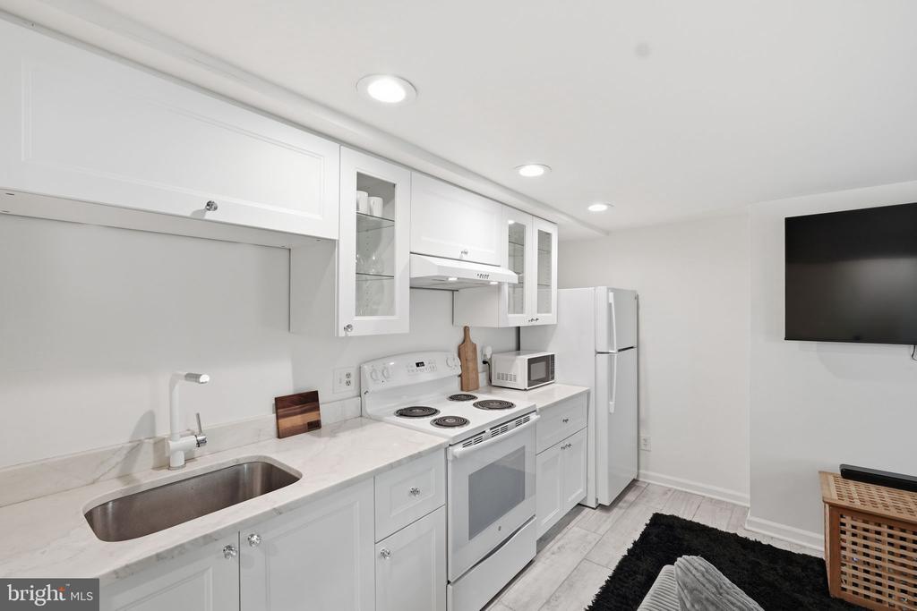 708 I STREET SE Unit: B