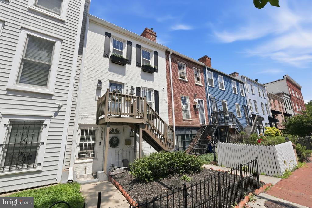 708 I STREET SE Unit: B