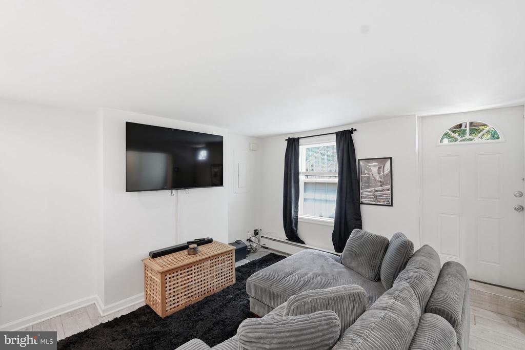 708 I STREET SE Unit: B