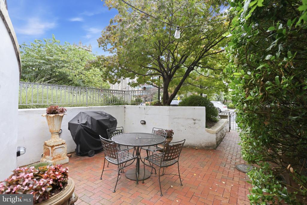 1527 16TH STREET NW Unit: 1