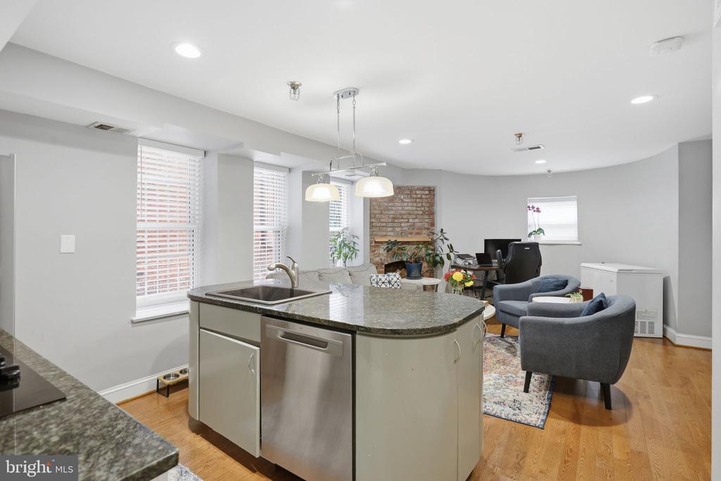 1527 16TH STREET NW Unit: 1