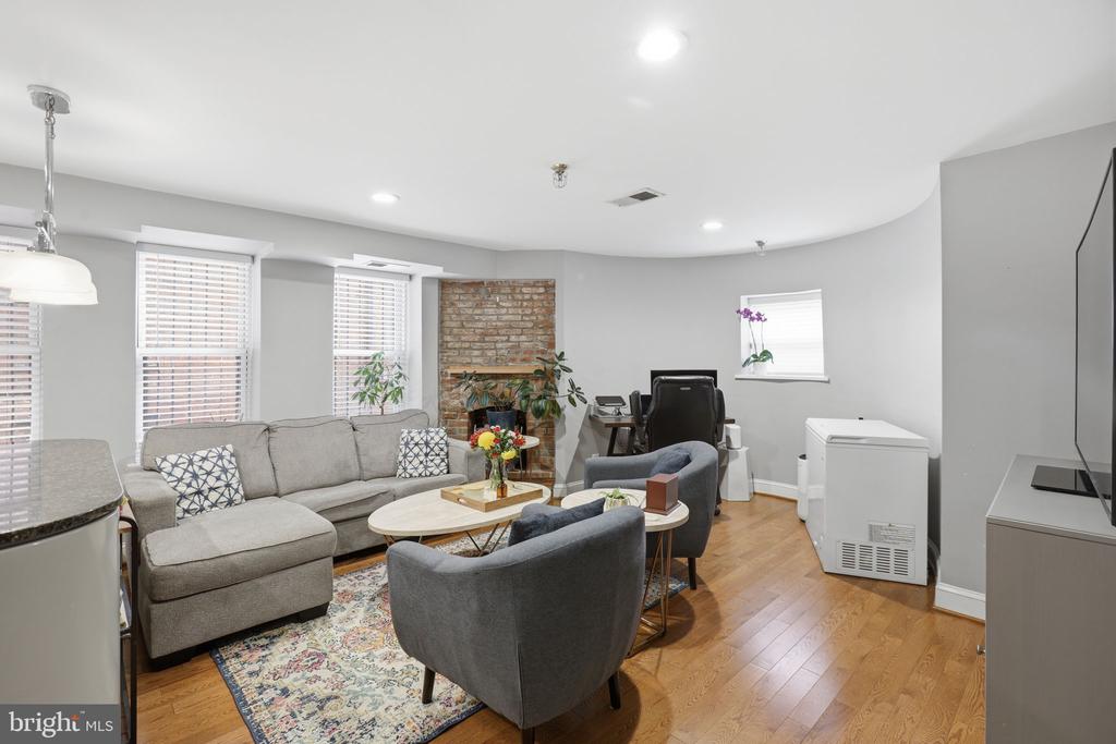 1527 16TH STREET NW Unit: 1