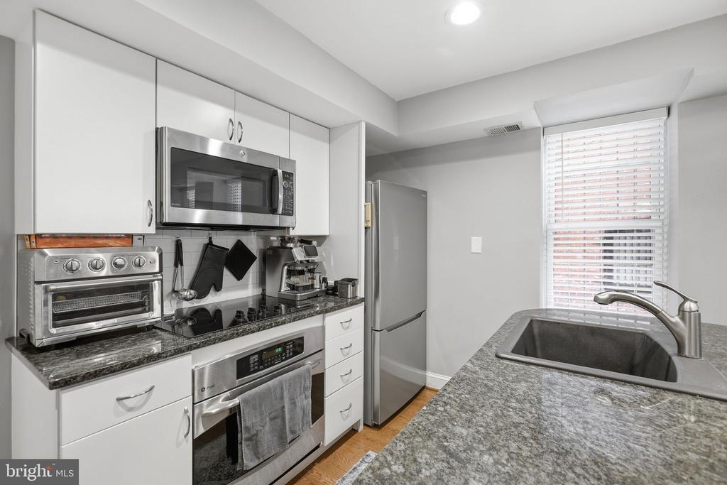 1527 16TH STREET NW Unit: 1