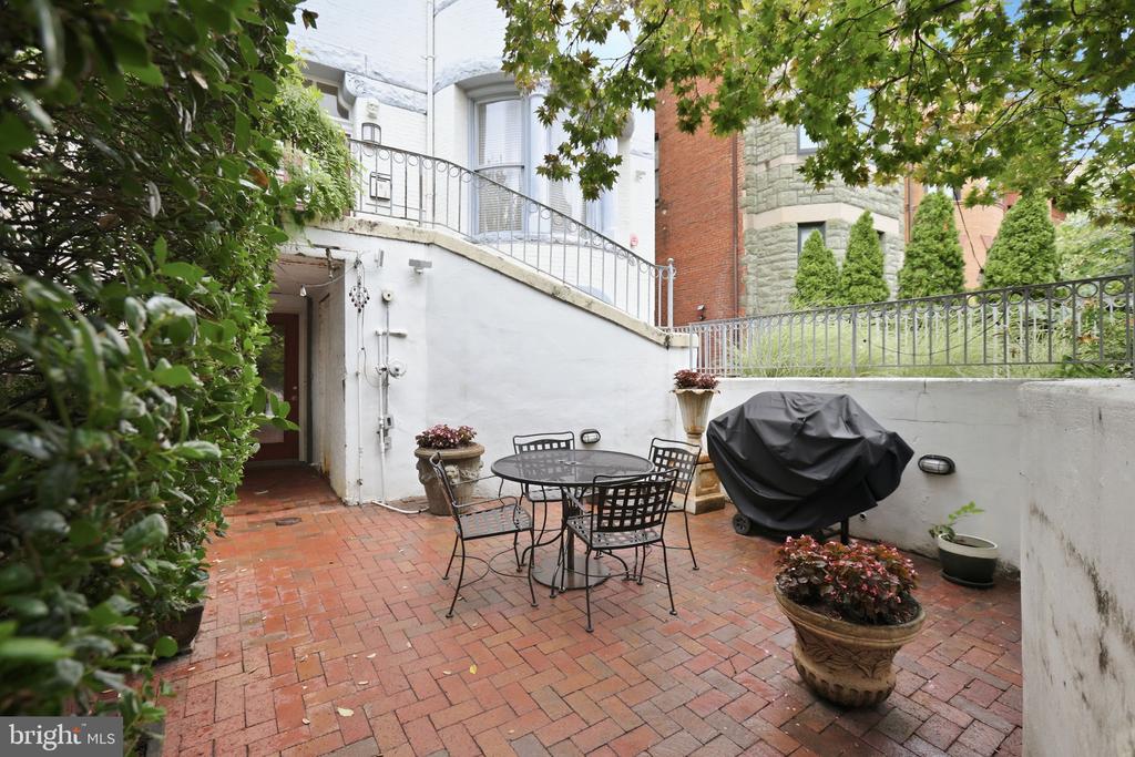 1527 16TH STREET NW Unit: 1
