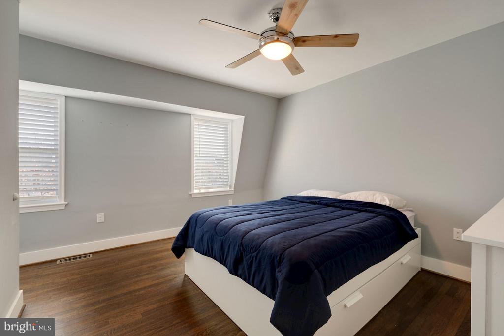 2408 3RD STREET NE