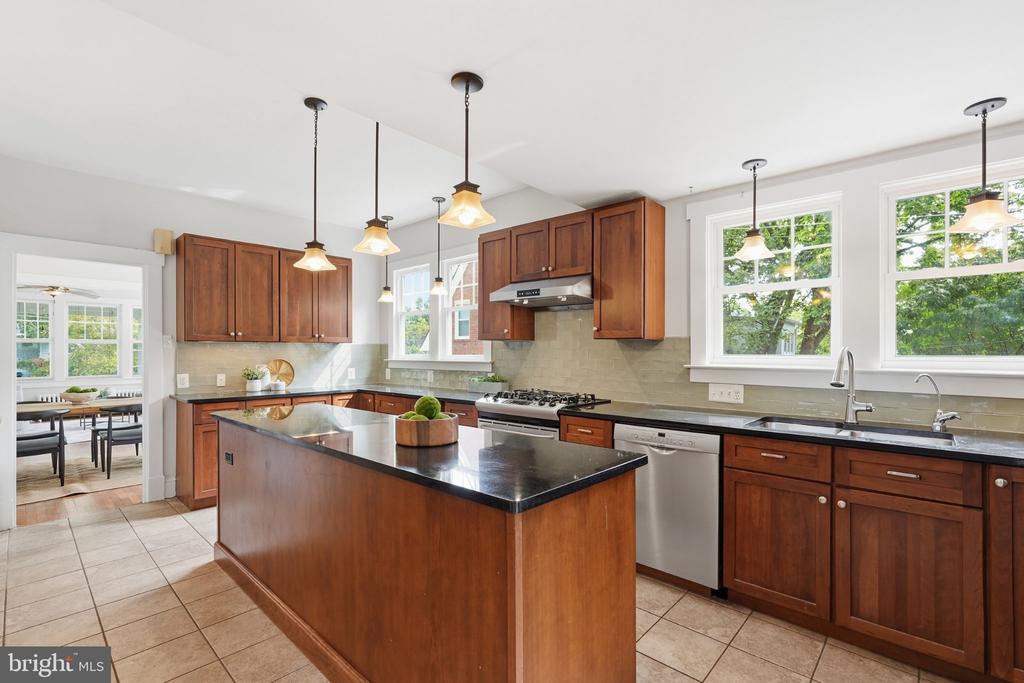 6610 5TH NW
