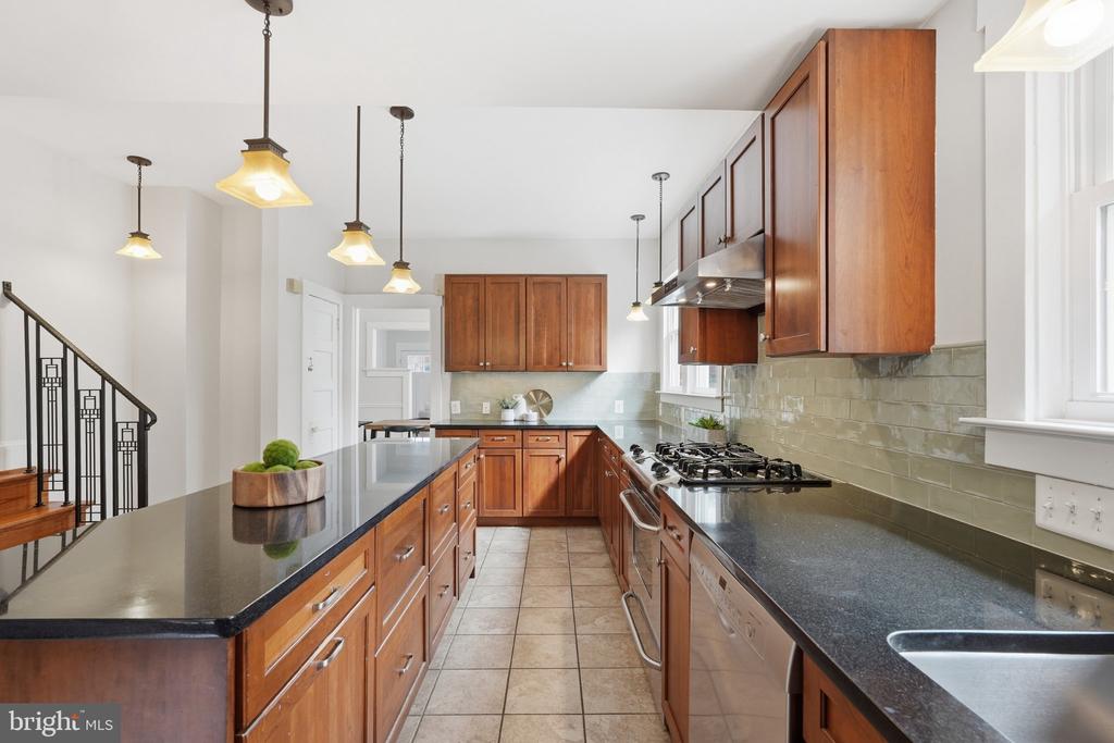 6610 5TH NW