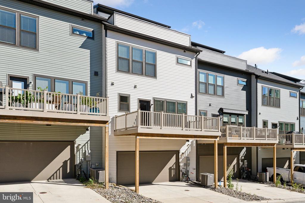 307 BACKWATER WAY