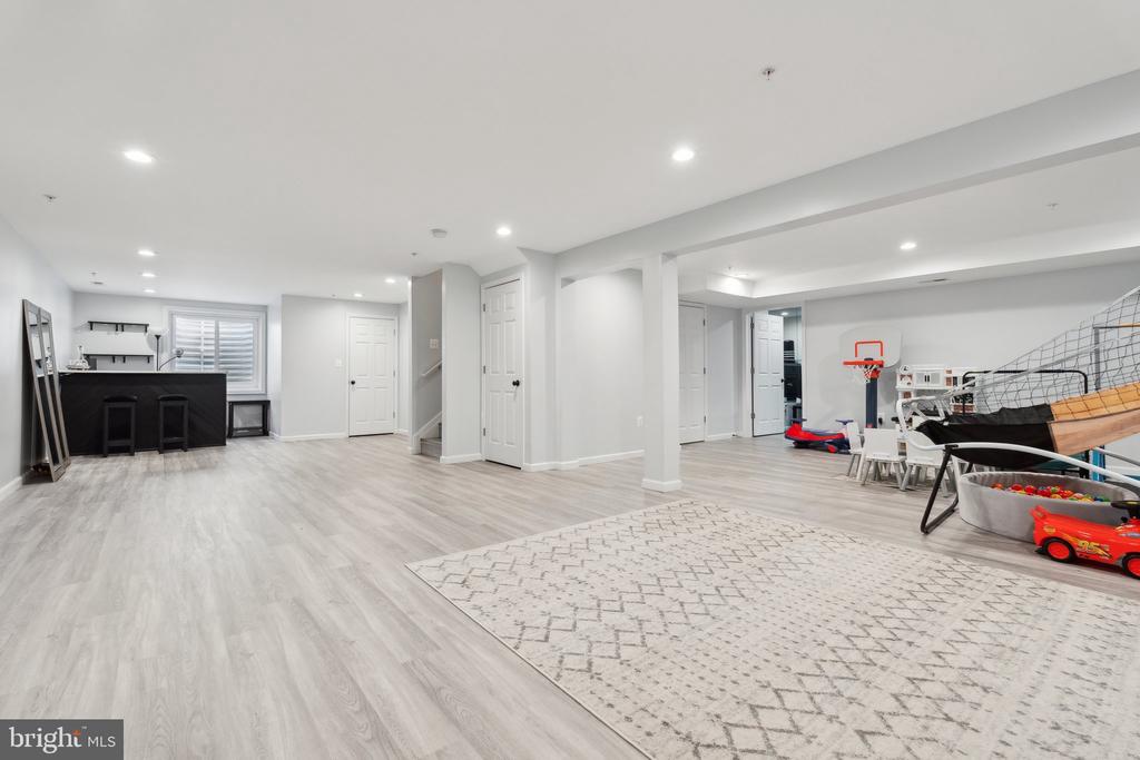 1711 WILLARD WAY