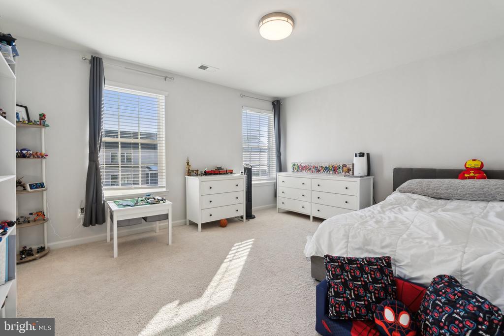 1711 WILLARD WAY