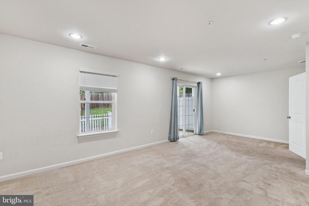 1399 HAWTHORN DRIVE