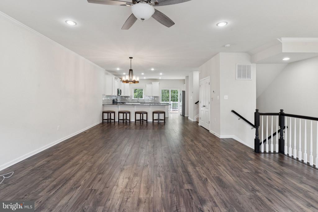 1399 HAWTHORN DRIVE