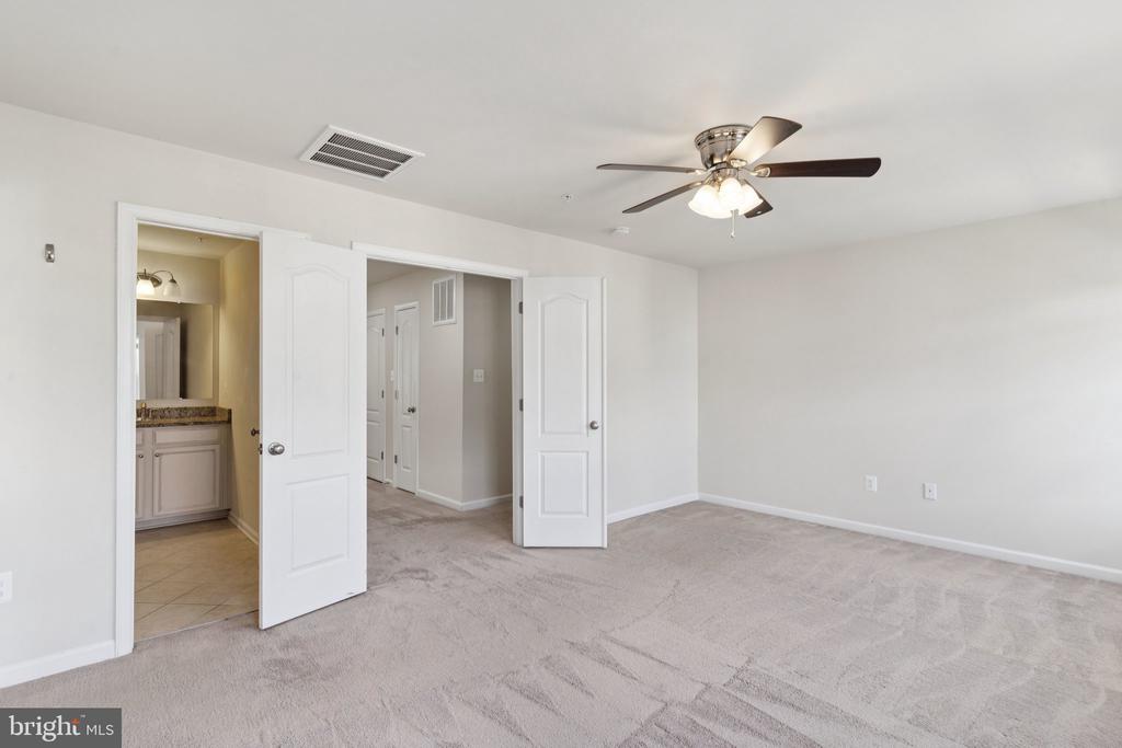 1399 HAWTHORN DRIVE