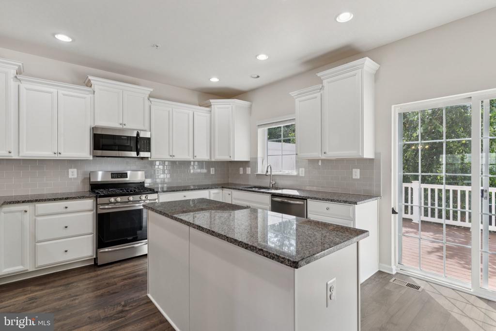 1399 HAWTHORN DRIVE