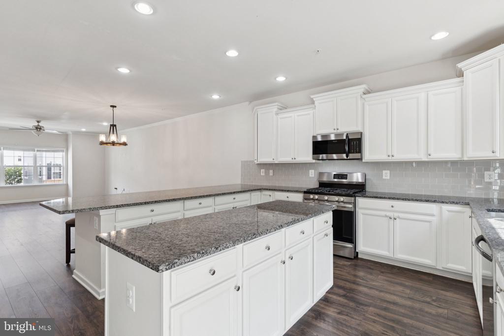 1399 HAWTHORN DRIVE