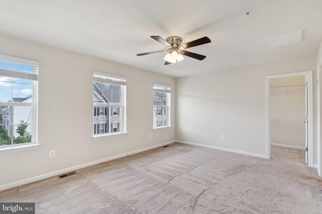 1399 HAWTHORN DRIVE