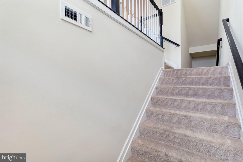 1399 HAWTHORN DRIVE