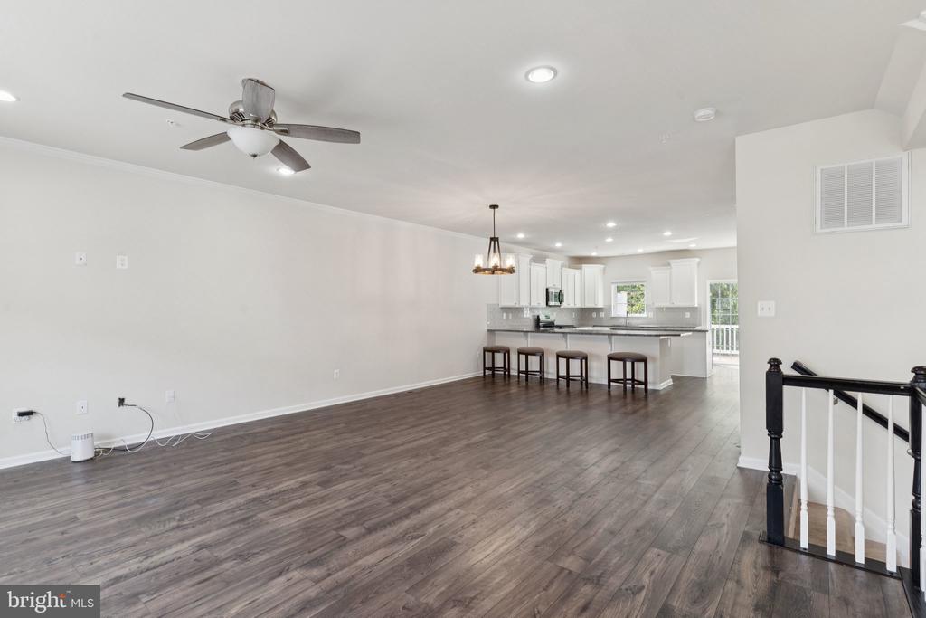 1399 HAWTHORN DRIVE