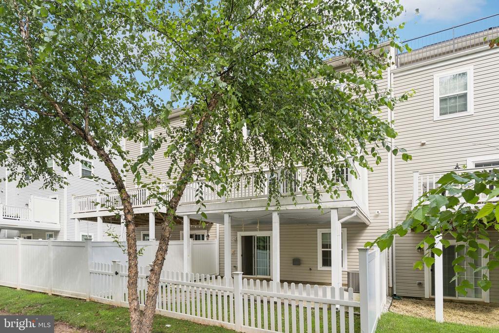 1399 HAWTHORN DRIVE