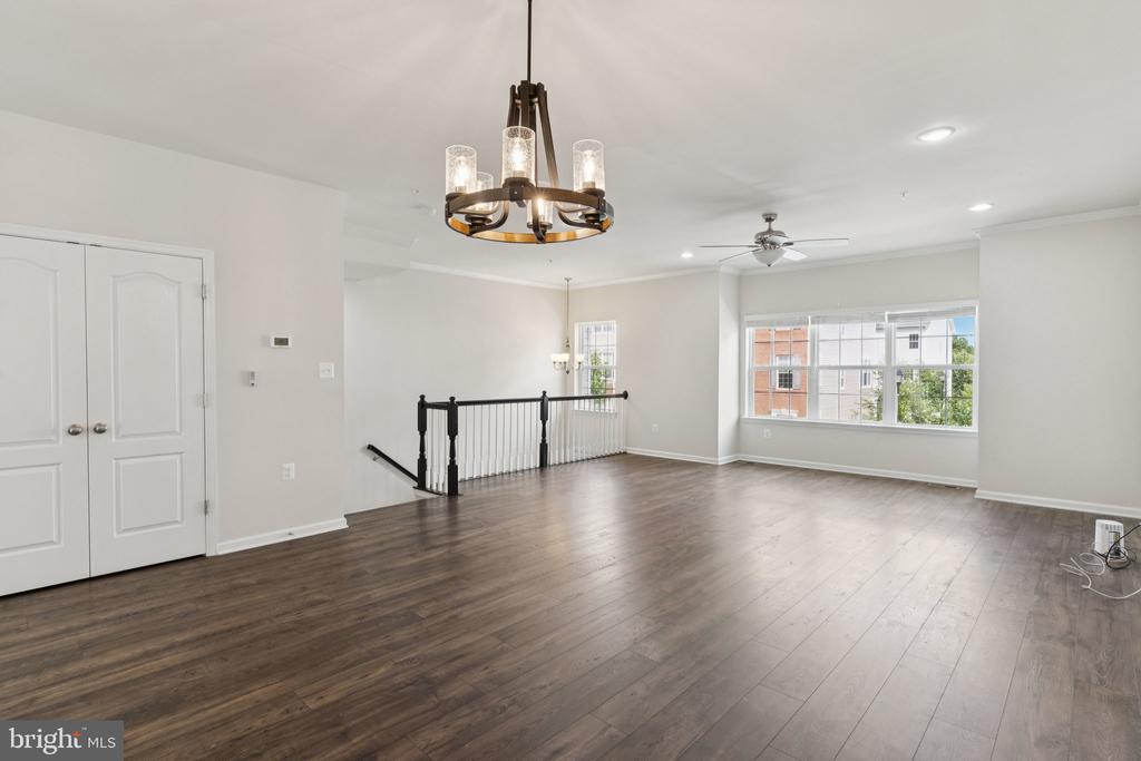1399 HAWTHORN DRIVE