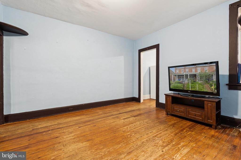 304 W 31ST STREET