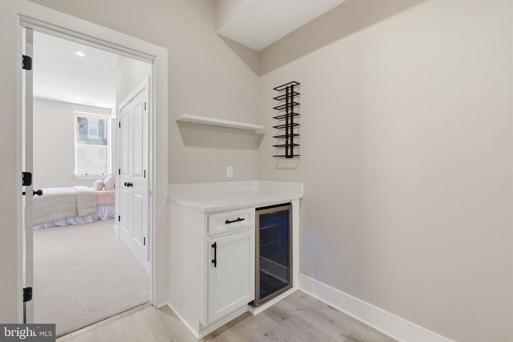 326 E 22ND STREET